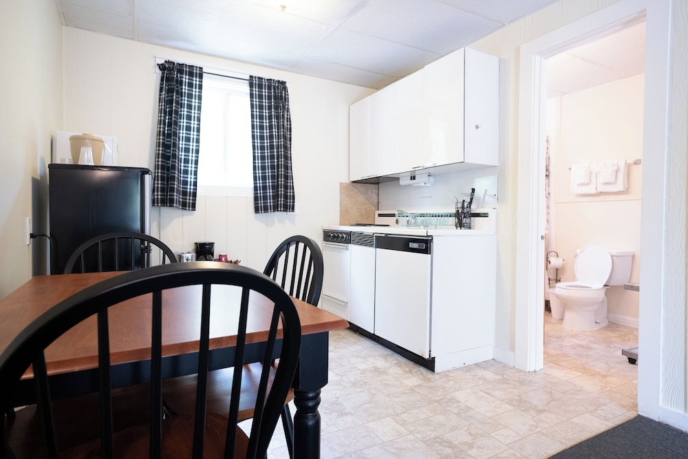 Acadia Pines Motel - photo 23