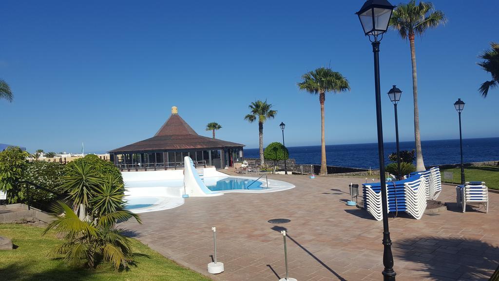 Rocas del mar Costa del Silencio — 4-Star Luxury Hotel in Arona, Spain