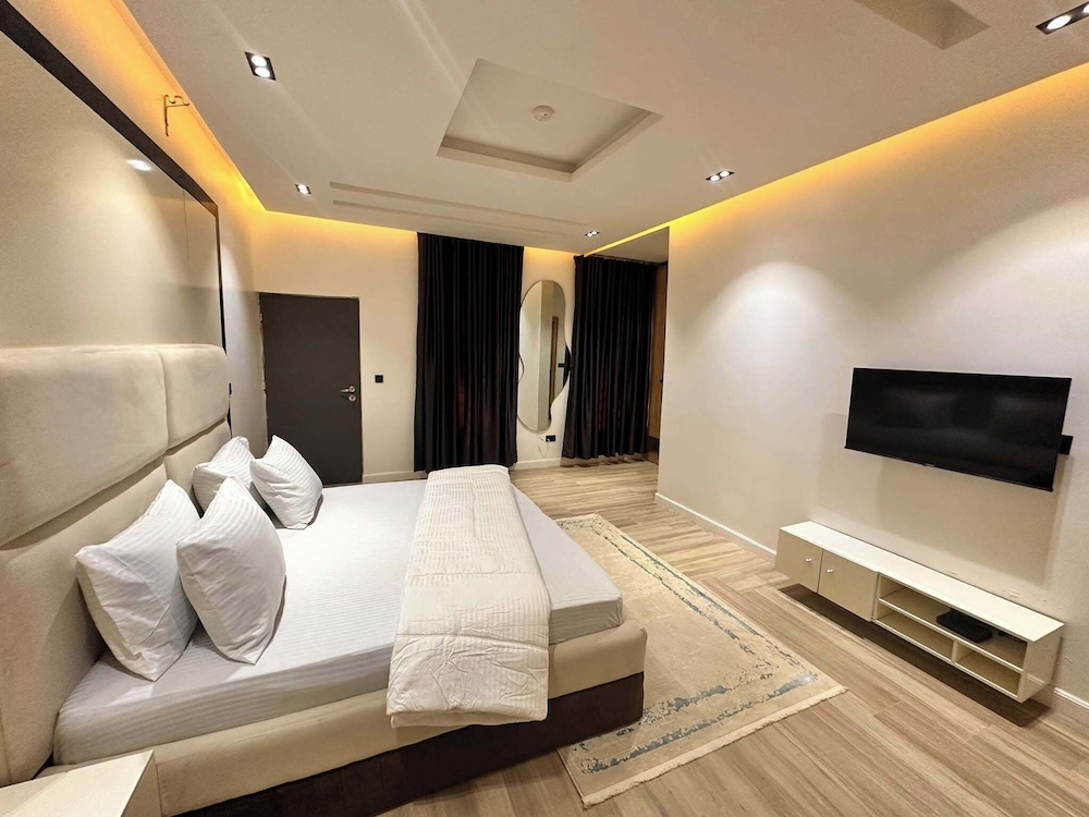 La Crique Apartment — 4-Star Luxury Hotel in Abuja, Nigeria