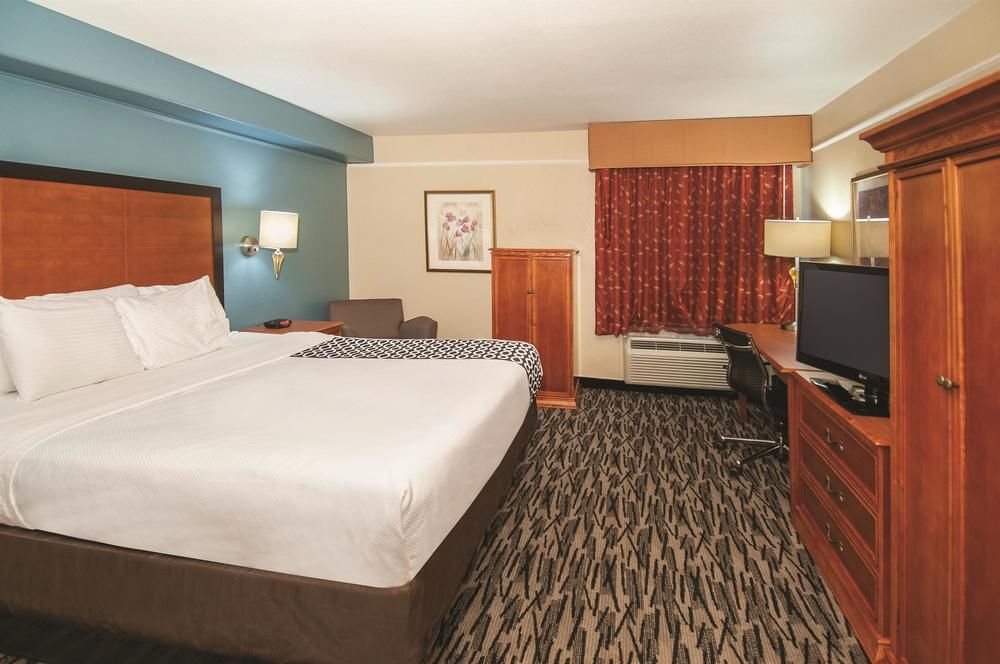 La Quinta Inn San Antonio AlamoDome South - photo 15