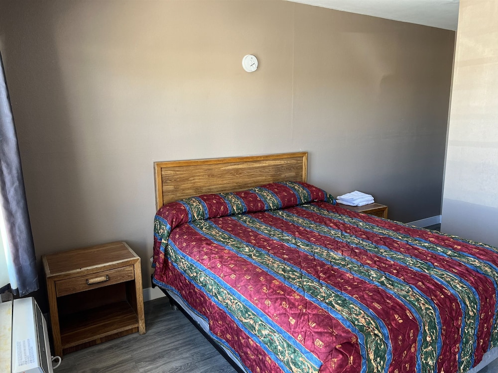 Carl's Motel - photo 10