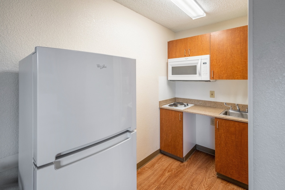 HomeTowne Studios by Red Roof Spokane Valley - photo 12