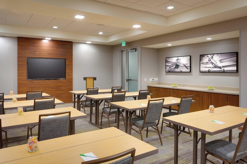 Courtyard by Marriott Los Angeles LAX Hawthorne - photo 33