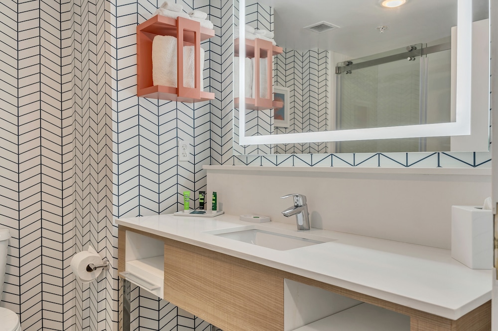Holiday Inn Express and Suites Destin Miramar Beach by IHG - photo 32