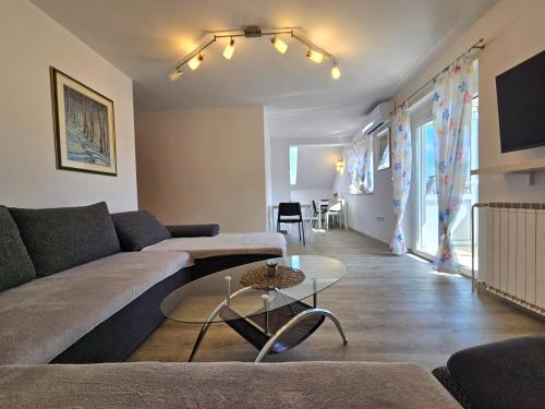 Green Hill Apartments 20163404 — Zirovnica