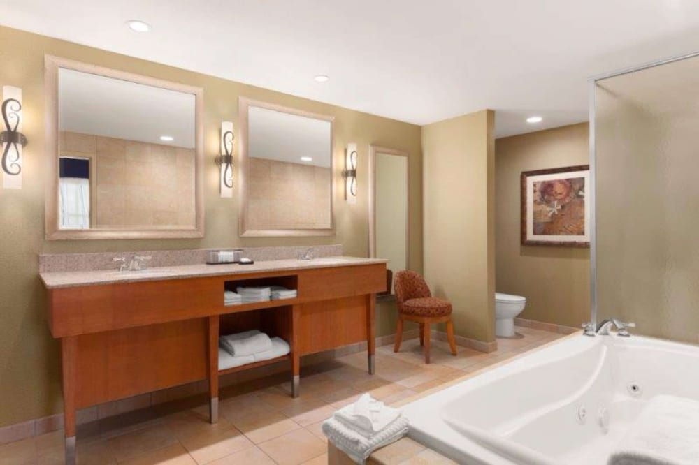 Embassy Suites Northwest Arkansas Hotel Spa & Convention - photo 39