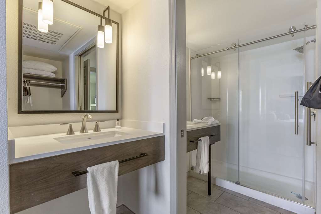 Windmill Suites Surprise Phoenix an Ascend Collection Hotel - photo 7