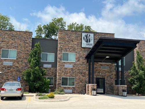 The Grove Inn And Suites — 4-Star Luxury Hotel in Eagle Grove, United States