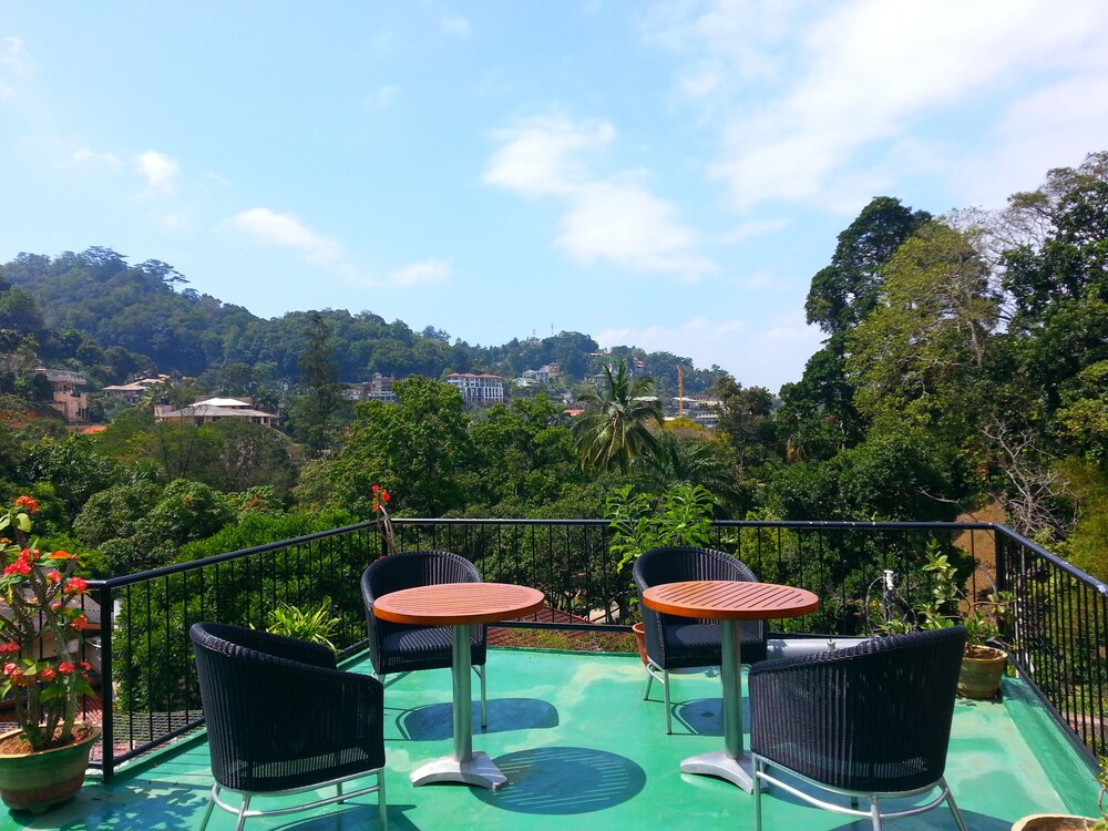 Villa 49 — 4-Star Luxury Hotel in Kandy, Sri Lanka