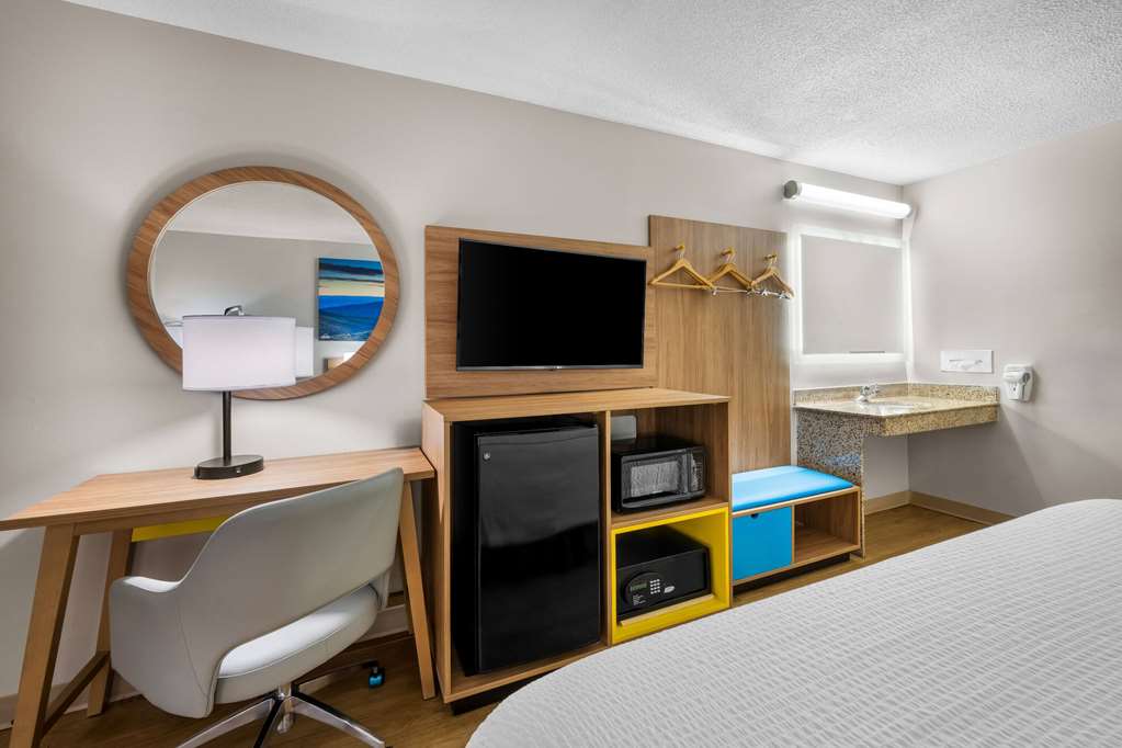 Days Inn by Wyndham Raleigh Midtown - photo 28