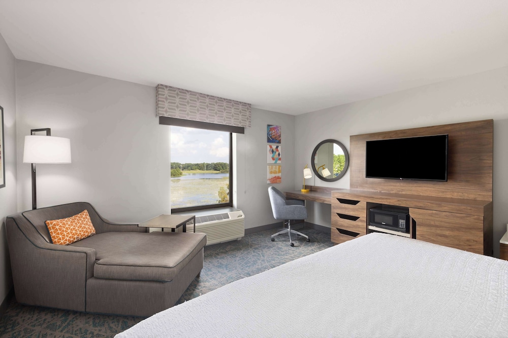 Hampton Inn & Suites Savannah Airport - photo 18
