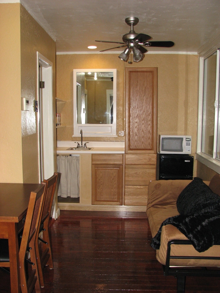 Cottonwood Hotel - photo 42