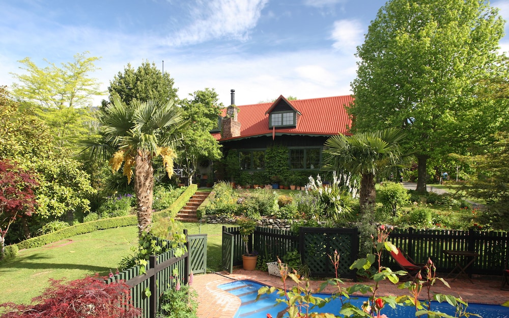 Retiro Park Lodge — 5-Star Luxury Hotel in Nelson, New Zealand