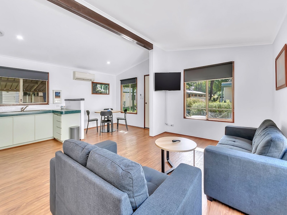 Rockingham Holiday Village — hotel in Rockingham