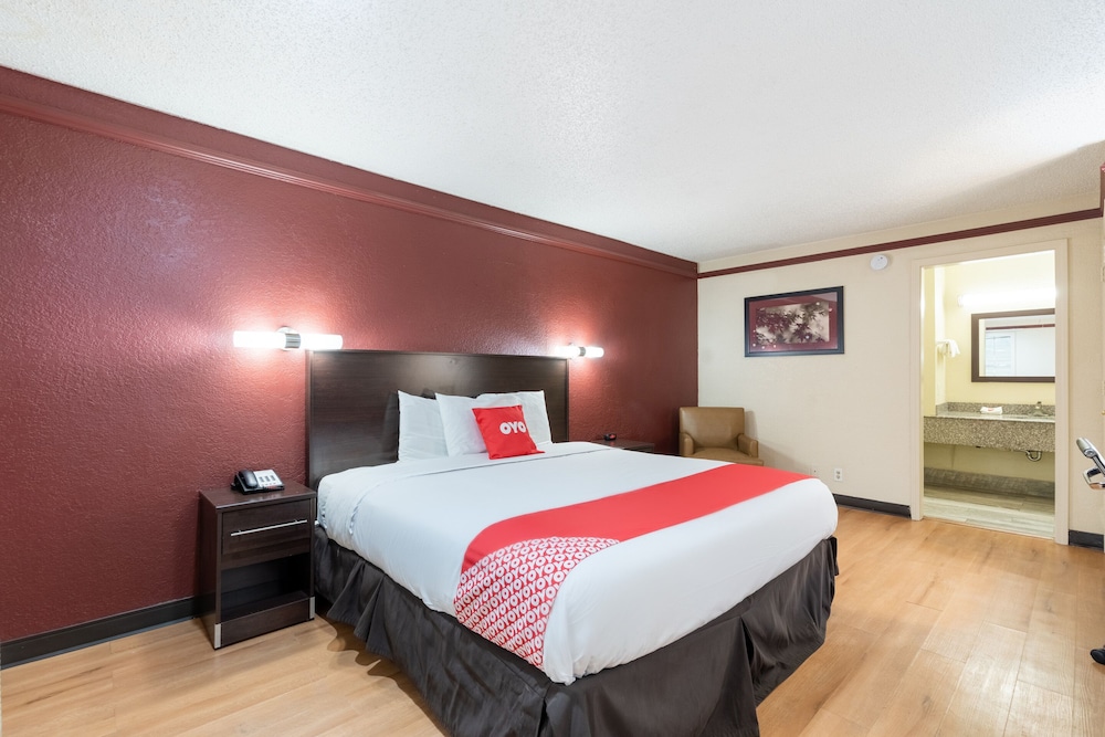 OYO Hotel Tulsa N Sheridan Rd & Airport - photo 8