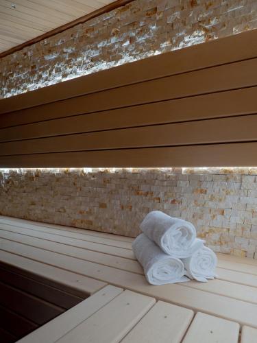 Luxurious Family Villa with sauna big garden and jacuzzi — 4-Star Luxury Hotel in Zeewolde, Netherlands