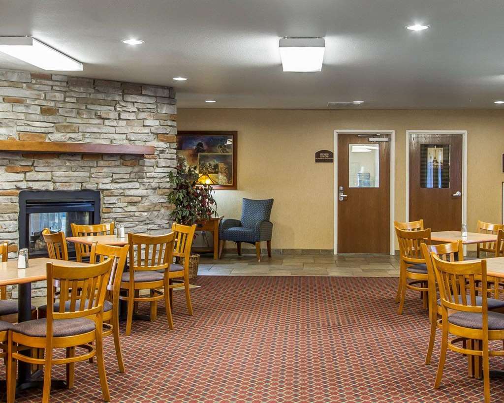 Quality Inn & Suites Fort Madison near Hwy 61 - photo 45