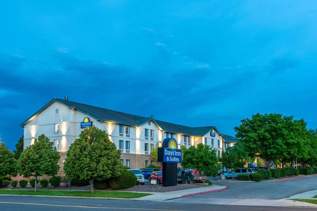 Days Inn & Suites by Wyndham Denver International Airport - photo 2