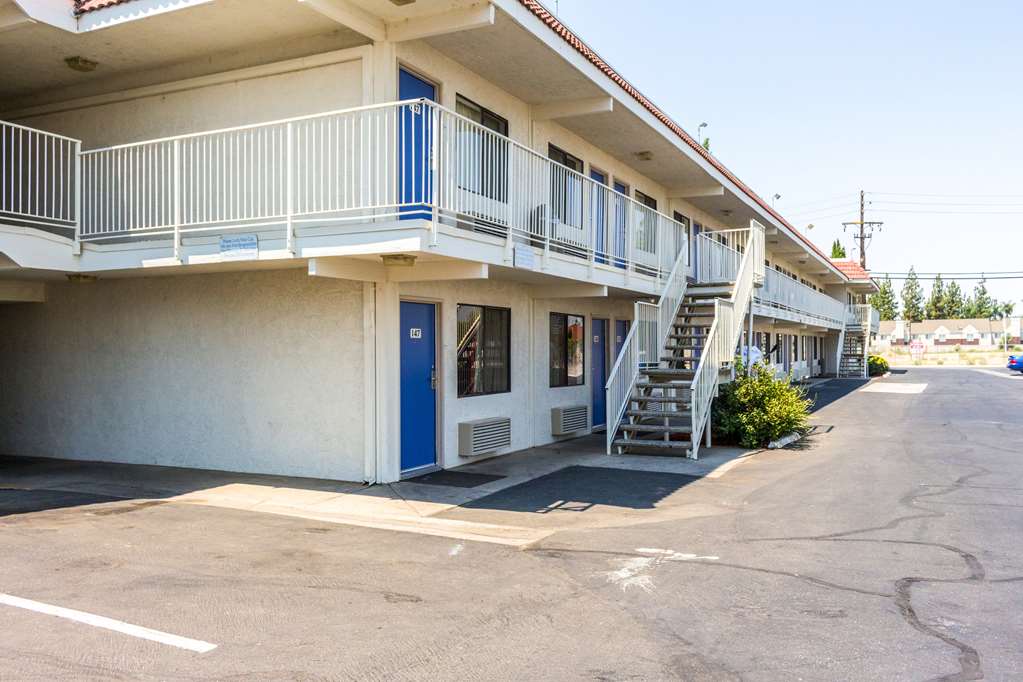 Motel 6 Bakersfield Convention Center - photo 3