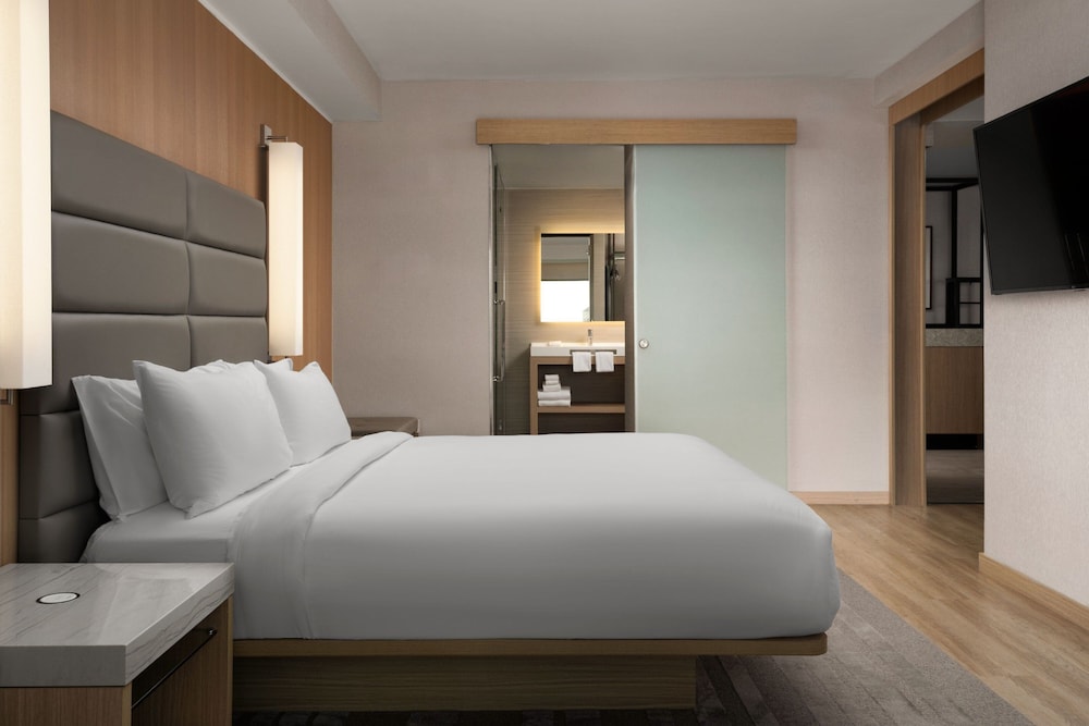 AC Hotel by Marriott Phoenix Downtown - photo 13