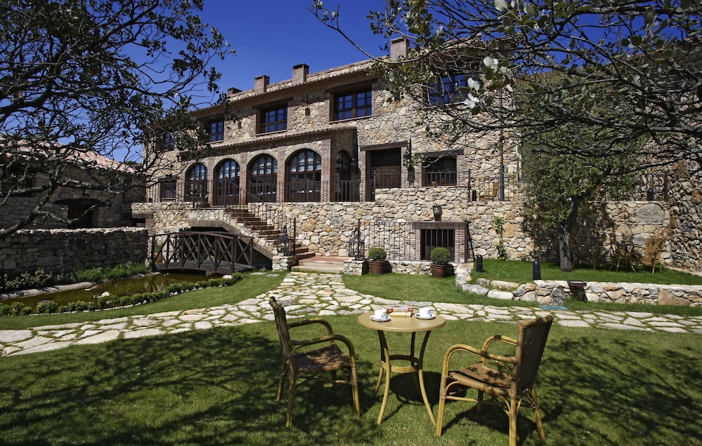 Hotel Rural Los Anades — 4-Star Luxury Hotel in Abanades, Spain