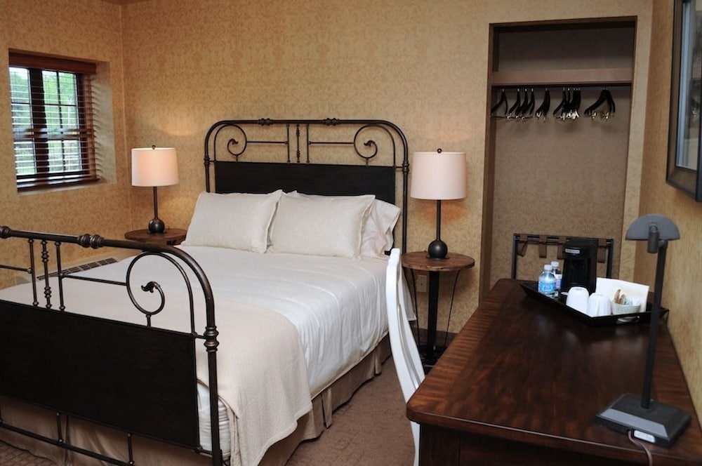The Beaumont Inn - photo 6