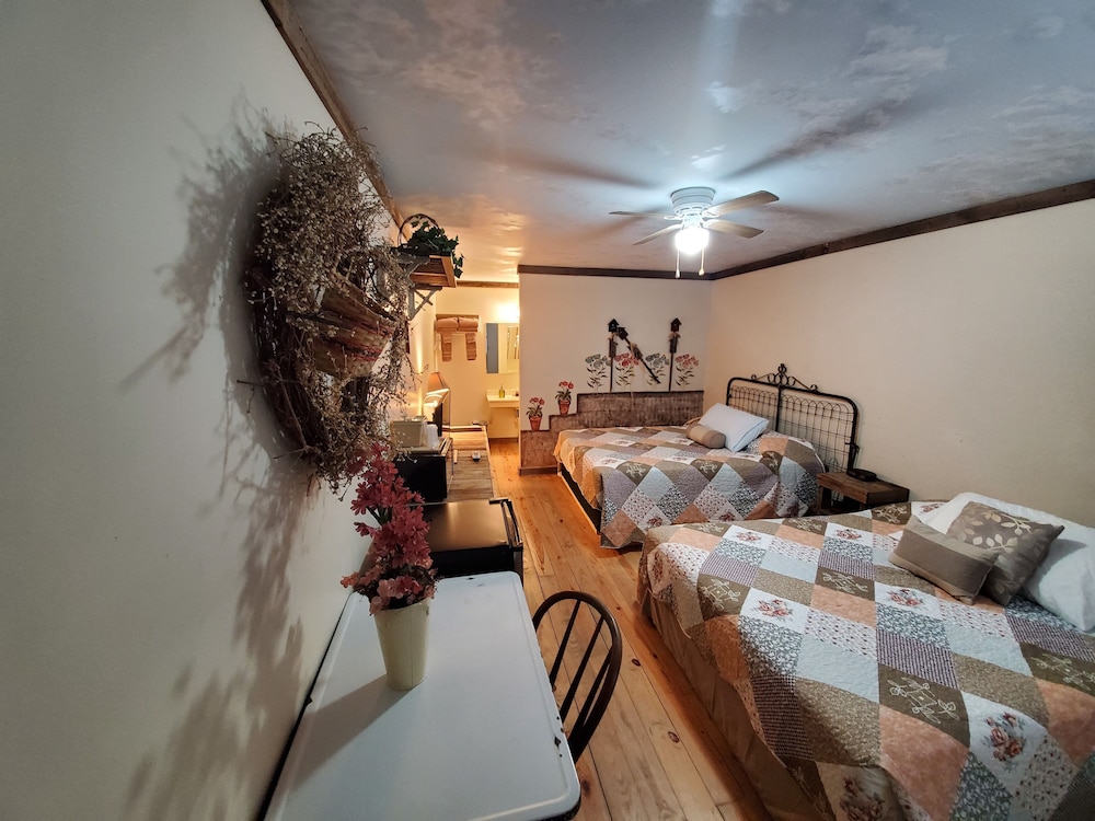 Jamesport Inn - photo 10