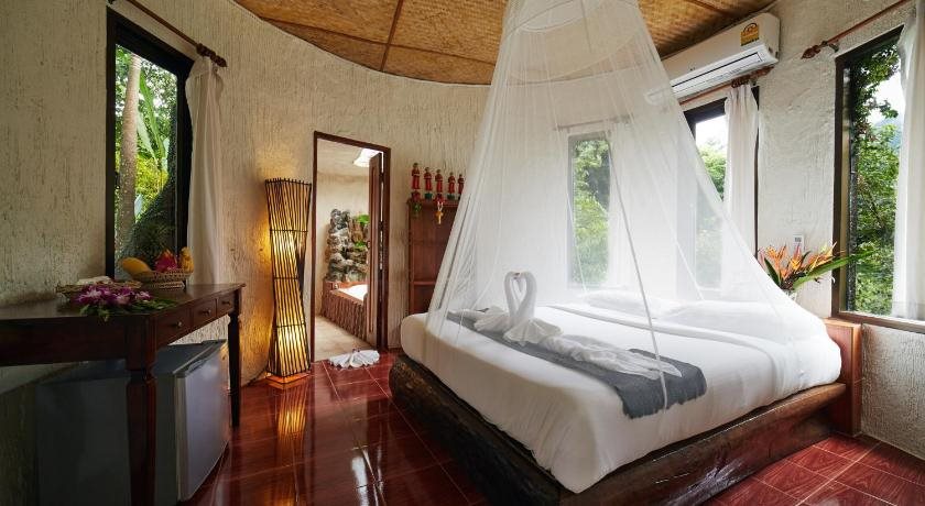 Khao Sok Paradise Resort in Phanom, Thailand