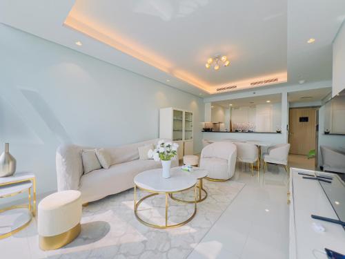 Exclusive 1BR with Iconic Views in Paramount Tower - carbon neutral hotel in Dubai