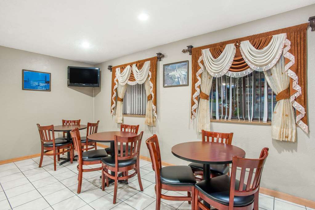 Super 8 by Wyndham Massena NY - photo 14