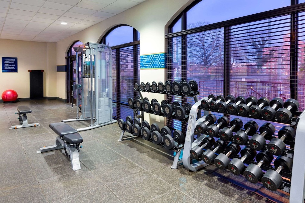Hampton Inn & Suites Kansas City Country Club Plaza - photo 36
