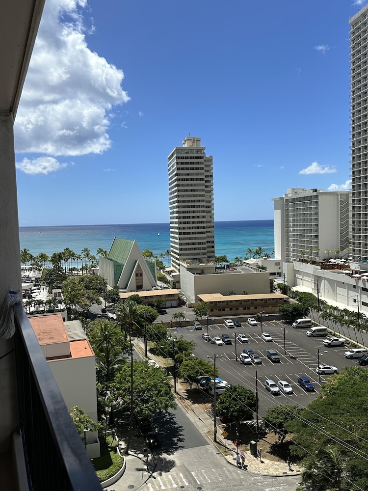 Spacious and Comfortable Ocean View Waikiki Banyan Condo FREE Parking by Koko Resort Vacation Rentals - photo 26