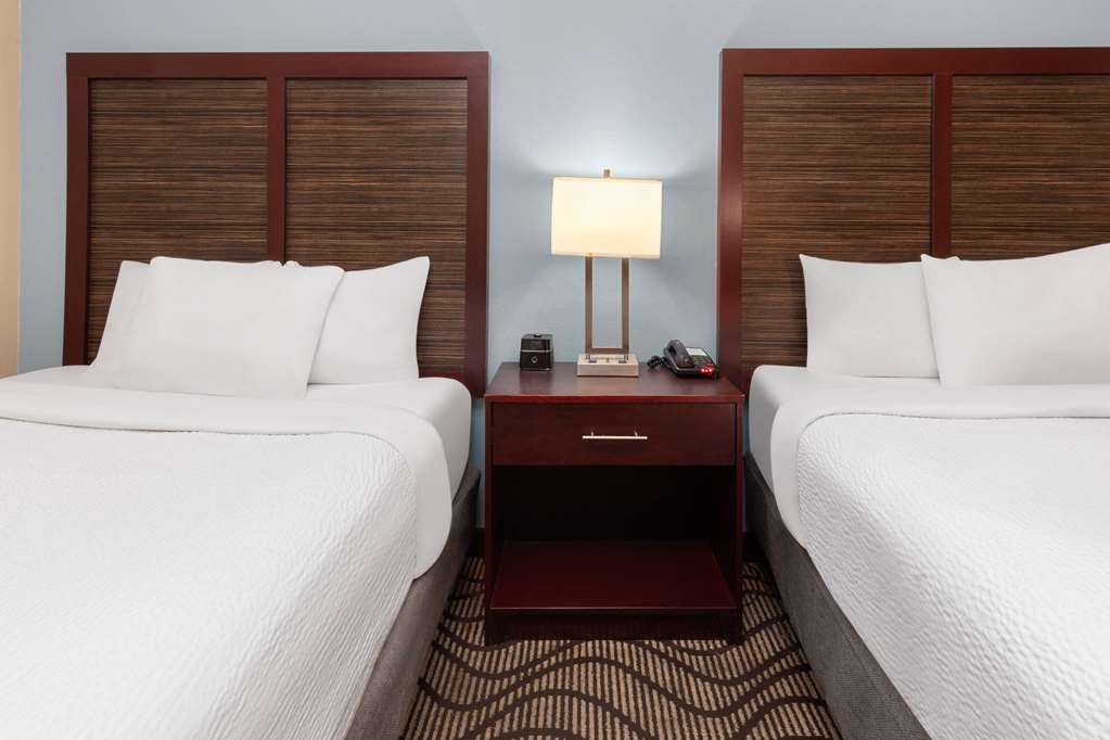 La Quinta Inn & Suites by Wyndham Houma - photo 24
