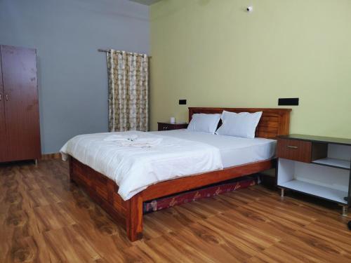 Hasini river side retreat in Hampi, India