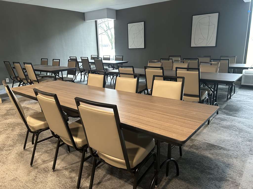 Best Western Plus Meadowlands - photo 8
