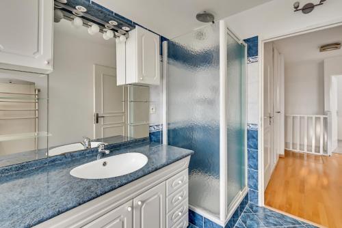 Le Saint Eloi Luxury Apt Private Parking with AC 6 Pers Colmar Old Town — 4-Star Luxury Hotel in Colmar, France