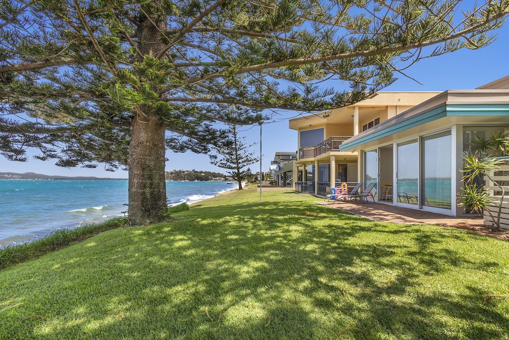 Seaview Cresent 4 — 4-Star Luxury Hotel in Salamander Bay, Australia