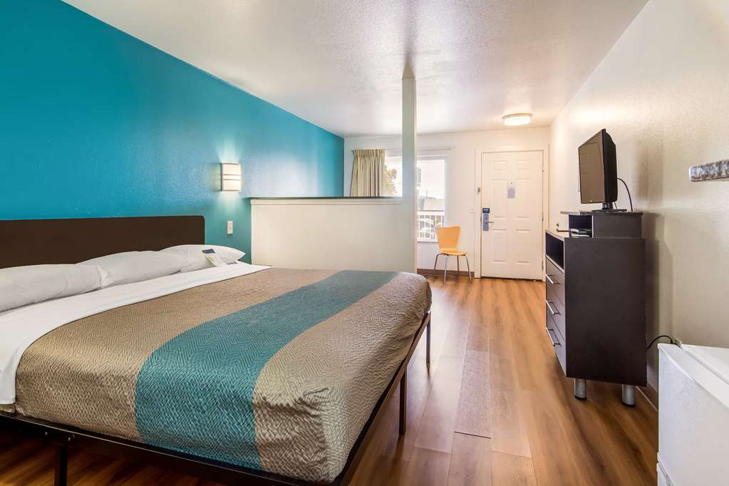 Motel 6 Portland Mall 205 - photo 7