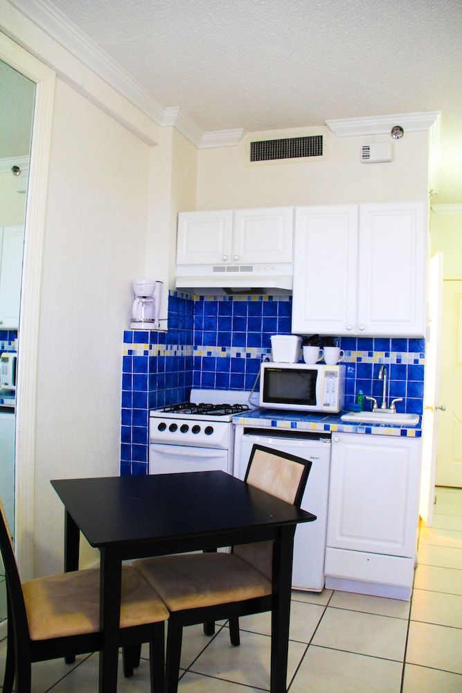 Hollywood Beach Resort Stylish Large Studio - photo 4