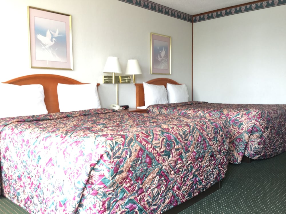 Sunset Inn Clarksville - photo 7