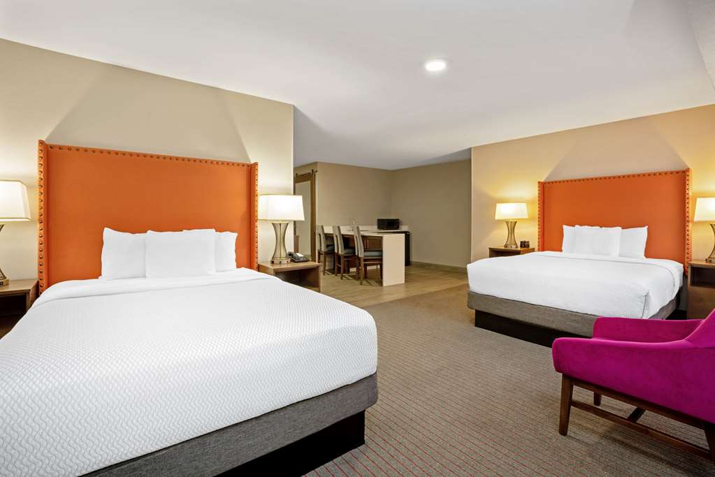 La Quinta Inn & Suites by Wyndham Seattle Federal Way - photo 9
