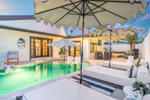 Stylish Cottage Villa Pool Sauna Hottub — 4-Star Luxury Hotel in Phoenix, United States