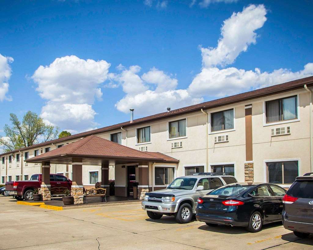 Quality Inn near I 72 and Hwy 51 - photo 4