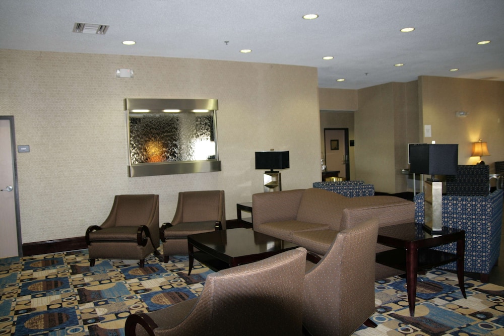 Hampton Inn Olathe - photo 3