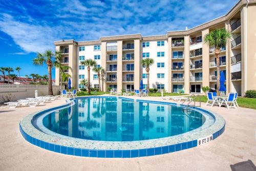 Kings Oasis Oceanview Pool BBQ Grill — 4-Star Luxury Hotel in Daytona Beach Shores, United States