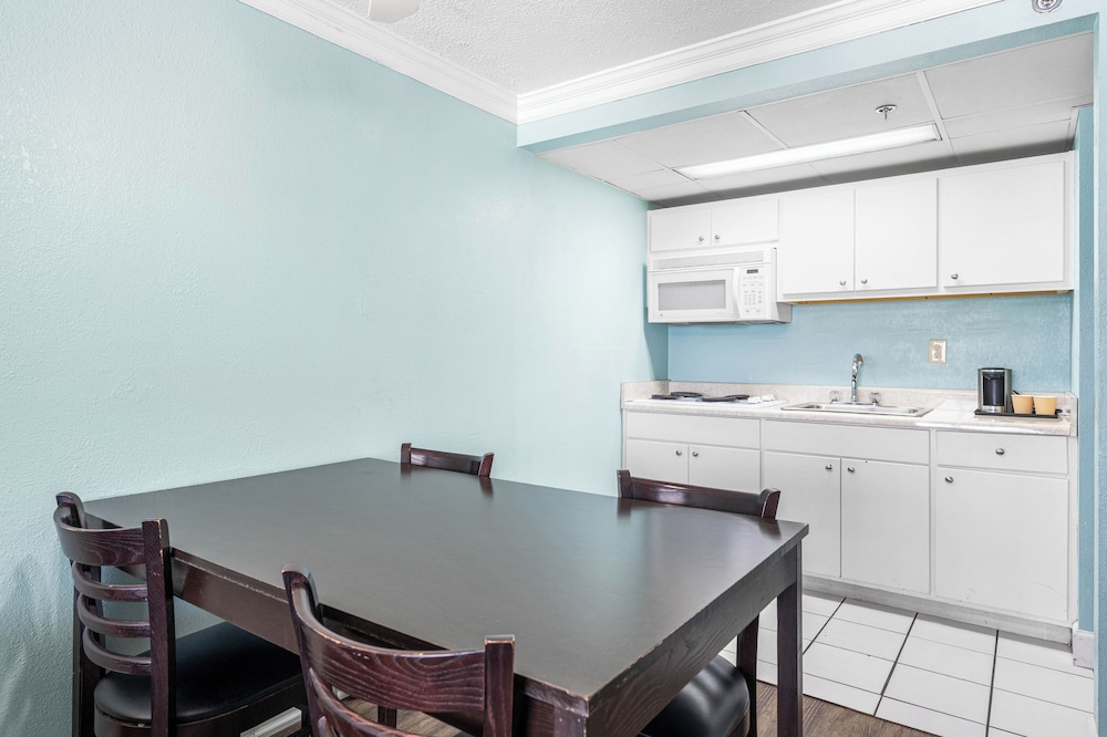 Boardwalk Beach Hotel - photo 50