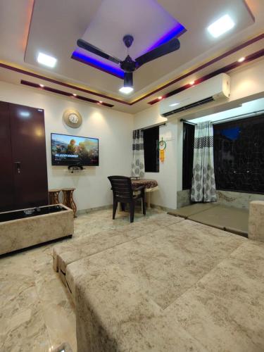 Cozy Furnished Apartment One Block From The Ocean