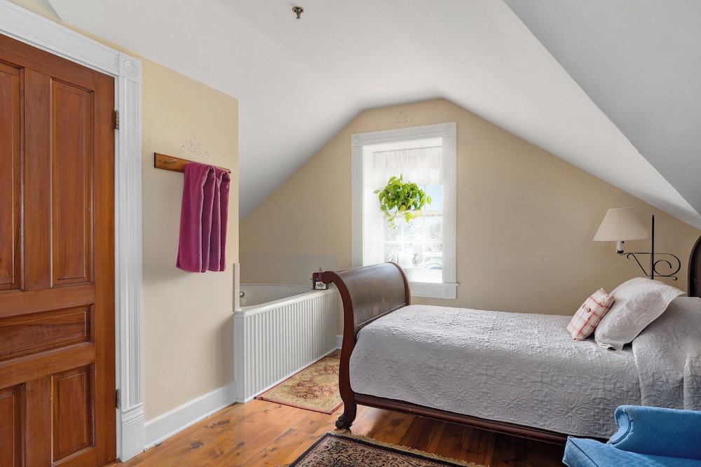 The Stagecoach Inn Bed & Breakfast and Five20 Social Stop - photo 31