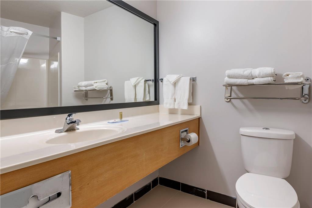 Clarion Pointe Indianapolis Airport - photo 20