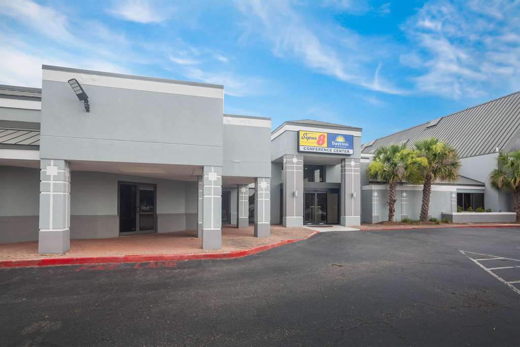 Super 8 by Wyndham Mobile I 65 in Mobile, United States